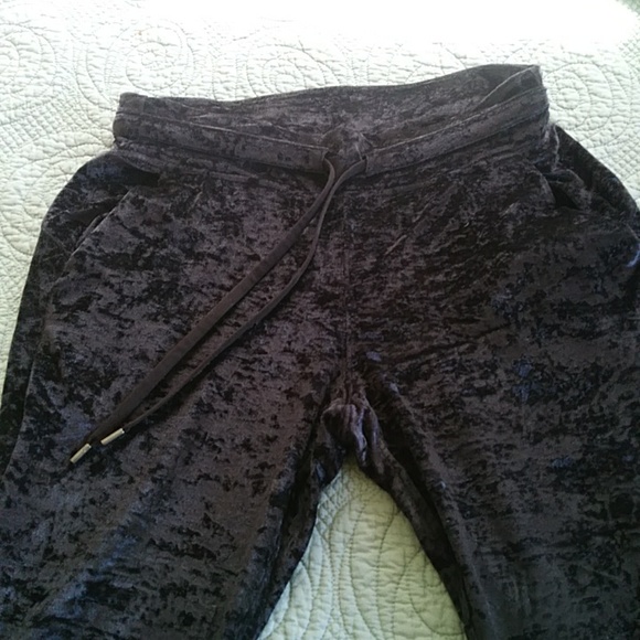 Lululemon Ready to Crush black jogger pants - Picture 5 of 8